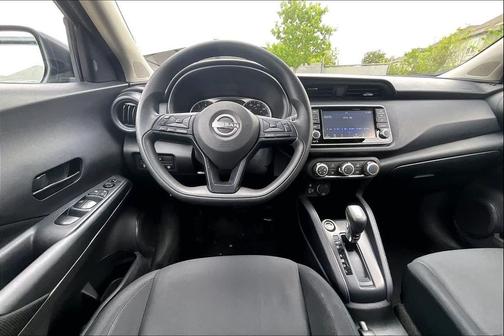 Gun Metallic 2024 Nissan Kicks S