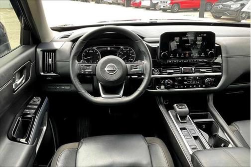 2024 Nissan Pathfinder SL FWD