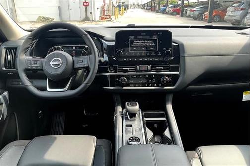 2025 Nissan Pathfinder SL 4WD