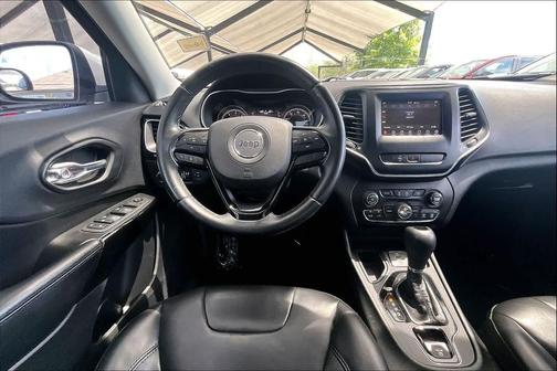 Bright White Clearcoat 2019 Jeep Cherokee Altitude