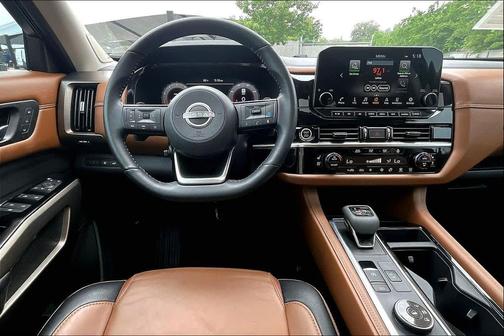 Pearl White Tricoat/Super Black 2023 Nissan Pathfinder Platinum 4WD