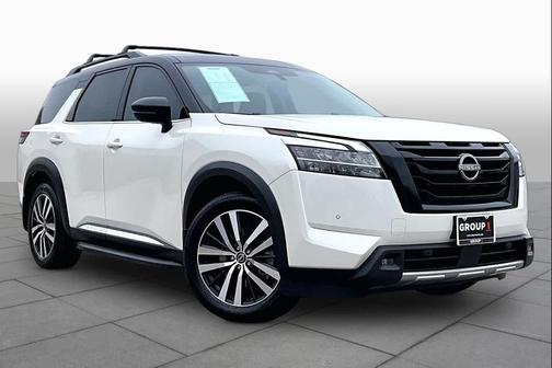 Pearl White Tricoat/Super Black 2023 Nissan Pathfinder Platinum 4WD