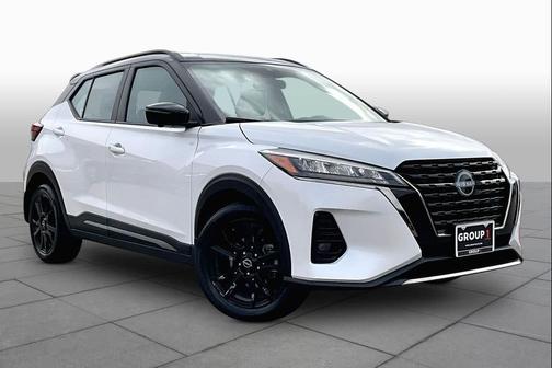 Aspen White Tricoat/Super Black 2023 Nissan Kicks SR