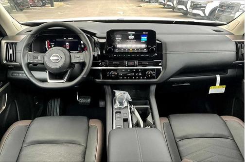 2025 Nissan Pathfinder Platinum FWD