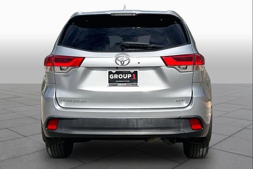 Celestial Silver Metallic 2018 Toyota Highlander XLE
