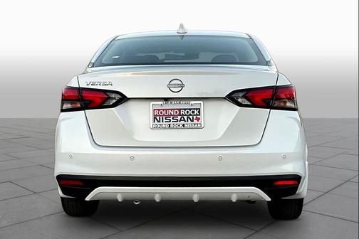 Aspen White Tricoat 2025 Nissan Versa 1.6 SV