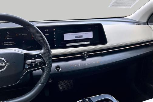 Everest White Pearl Tricoat 2025 Nissan ARIYA ENGAGE