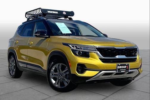 Starbright Yellow/Black Roof 2023 Kia Seltos S
