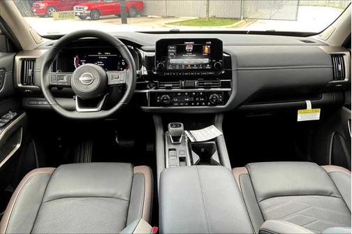 2025 Nissan Pathfinder Platinum FWD
