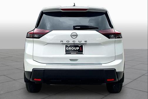 Everest White Pearl Tricoat 2026 Nissan Rogue SV