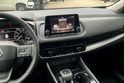 Everest White Pearl Tricoat 2026 Nissan Rogue SV