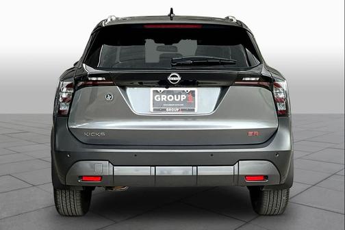 Gun Metallic/Super Black 2025 Nissan Kicks SR