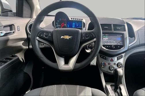 Summit White 2015 Chevrolet Sonic LT