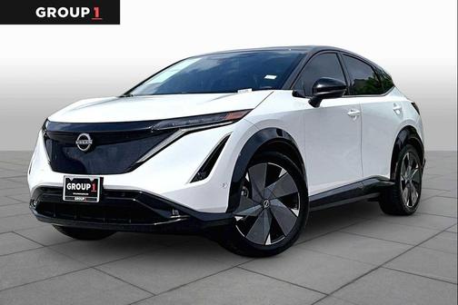 Everest White Pearl Tricoat/Black Diamond Pearl 2023 Nissan ARIYA PLATINUM+