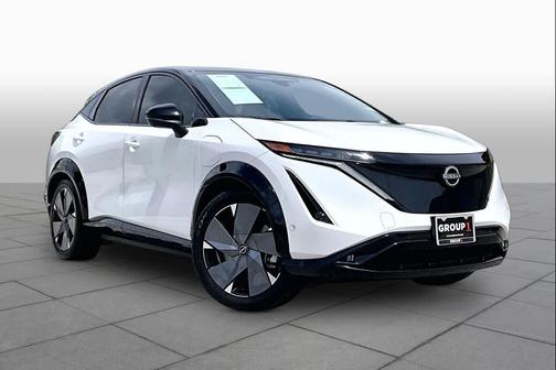 Everest White Pearl Tricoat/Black Diamond Pearl 2023 Nissan ARIYA PLATINUM+