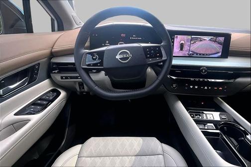 Everest White Pearl Tricoat/Super Black 2026 Nissan Murano Platinum