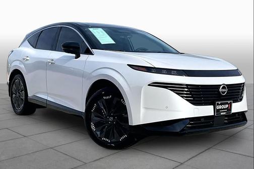 Everest White Pearl Tricoat/Super Black 2026 Nissan Murano Platinum