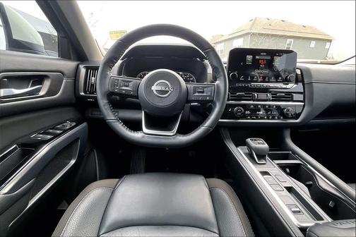 2024 Nissan Pathfinder SL FWD