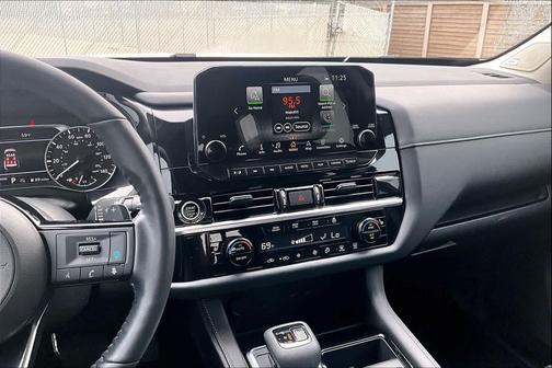 2024 Nissan Pathfinder SL FWD