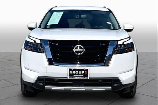 Everest White Pearl Tricoat 2025 Nissan Pathfinder SL 4WD