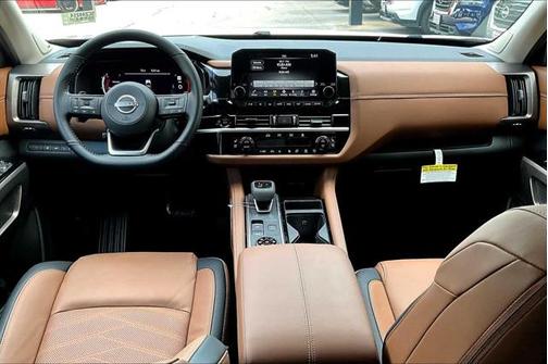 2025 Nissan Pathfinder Platinum 4WD