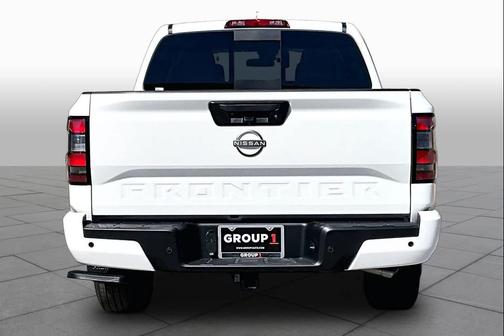 QAK/GLACIER WH 2027 Nissan Frontier SV