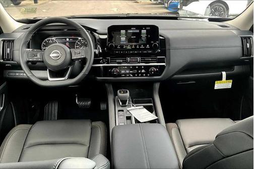 2025 Nissan Pathfinder SL FWD