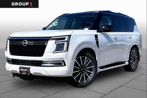 Everest White Pearl Tricoat/Super Black 2026 Nissan Armada Platinum Reserve