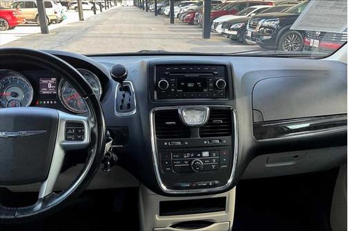 2013 Chrysler Town & Country Touring