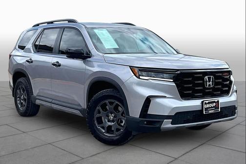 Lunar Silver Metallic 2025 Honda Pilot TrailSport