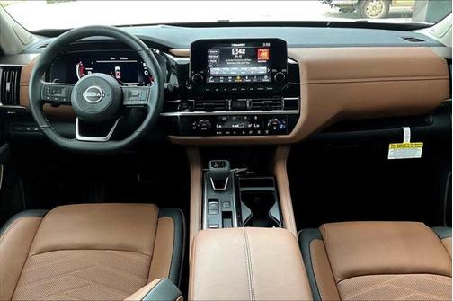 2025 Nissan Pathfinder Platinum FWD