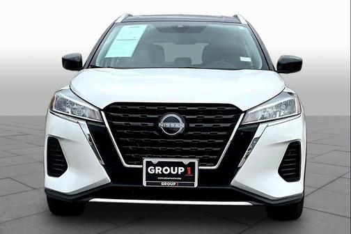 Aspen White Tricoat/Super Black 2024 Nissan Kicks SV