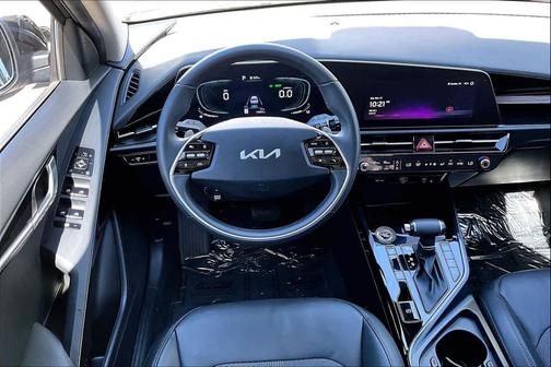 Aurora Black 2024 Kia Niro EX