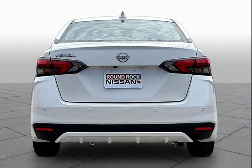 Aspen White Tricoat 2025 Nissan Versa 1.6 SV