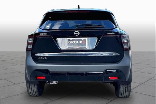 Super Black 2027 Nissan Kicks SV