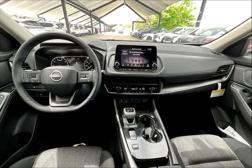 Everest White Pearl Tricoat 2026 Nissan Rogue SV