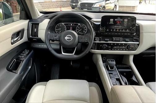 2024 Nissan Pathfinder SL FWD