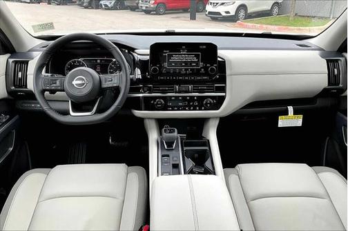 2025 Nissan Pathfinder SL FWD