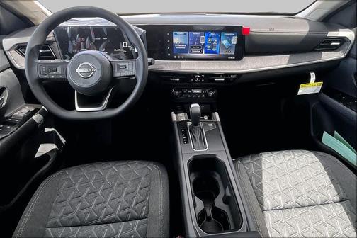 SCARLET EM NBLG 2026 Nissan Kicks SV