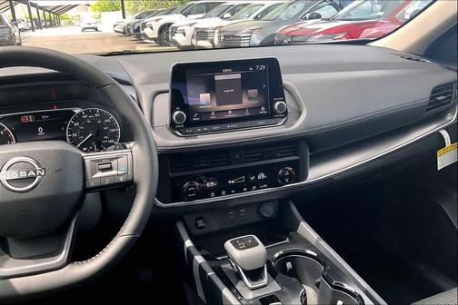 Everest White Pearl Tricoat 2026 Nissan Rogue SV