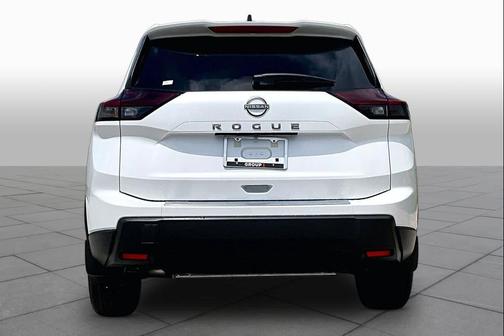 Everest White Pearl Tricoat 2026 Nissan Rogue SV