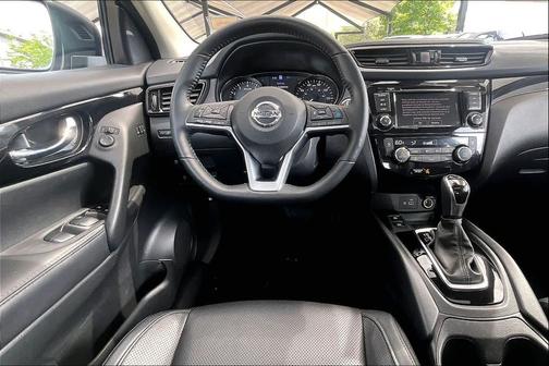 Brilliant Silver Metallic 2022 Nissan Rogue Sport SL