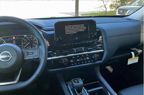 2025 Nissan Pathfinder SL FWD