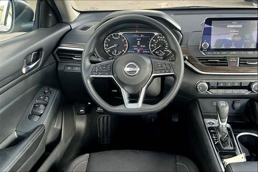 Gun Metallic 2024 Nissan Altima 2.5 SV