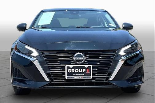 Super Black 2025 Nissan Altima SV FWD