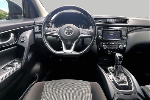Magnetic Black Pearl 2020 Nissan Rogue Sport SV