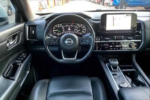 2023 Nissan Pathfinder SL 4WD