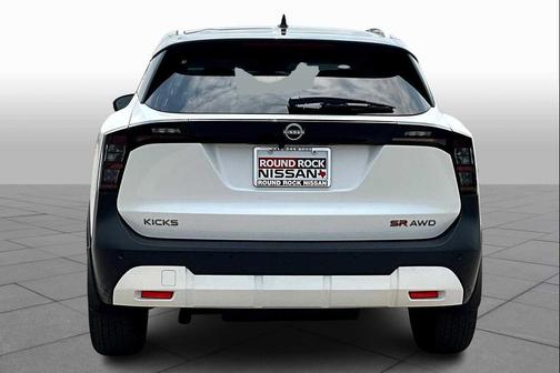 2025 Nissan Kicks SR