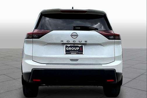 Everest White Pearl Tricoat 2026 Nissan Rogue SV
