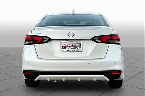 Aspen White Tricoat 2025 Nissan Versa 1.6 SV